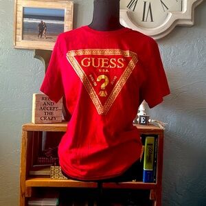 Woman’s large guess red tee shirt (675)
